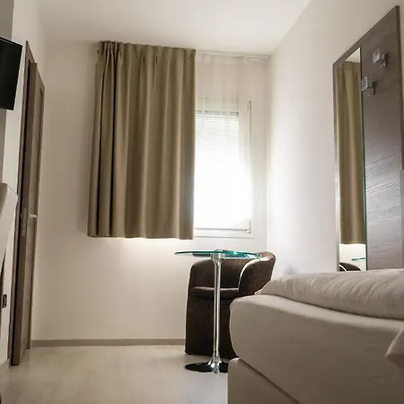 Hotel Garni Villa Fontana Trento Exterior photo